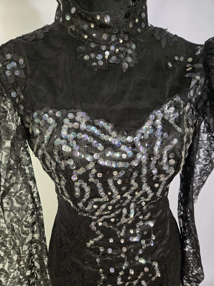 Vintage Long Sleeve Lace Mermaid Gown With Tulle Bottom - Image 3 of 4