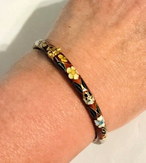 Vintage Red -Green/Gold/Blue/White Cloisonne Hinged Bangle Bracelet Aisan Floral - Image 2 of 4