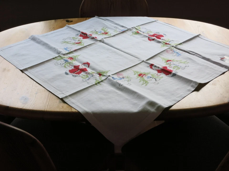 Rico Design Weihnachten Mitteldecke Tischdecke 85 x 85 cm  NEU