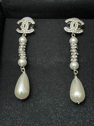 Authentic Chanel Dangle Studded Earrings in light gold with crystals CC & pearls - Picture 2 of 5