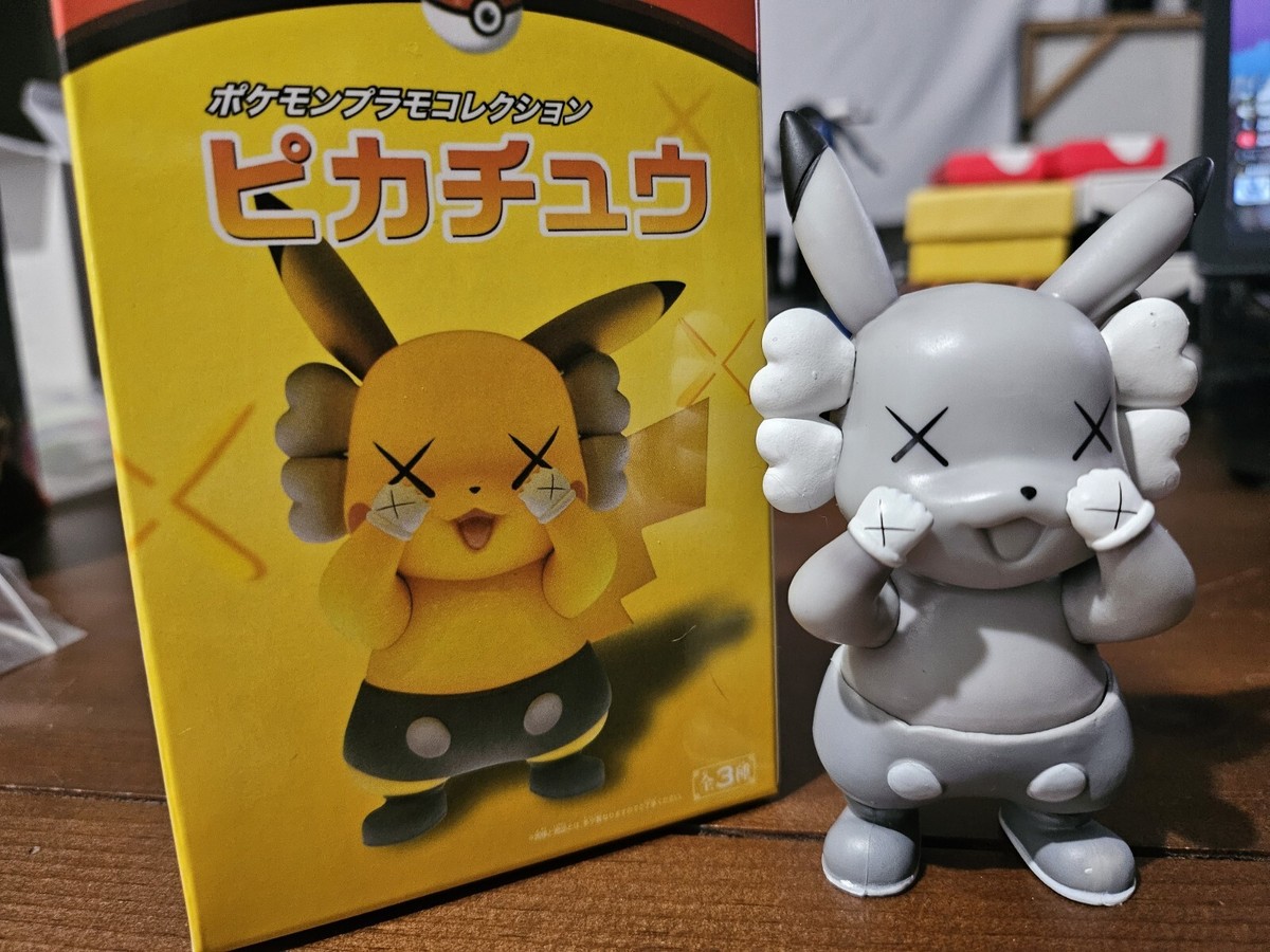 KAWS×ピカチュウ フィギュア 4体セット Pikachu x Kaws 4