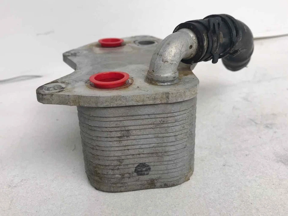 Enfriador de aceite de motor Volkswagen 2,5 L OE 07k117021c compatible con Volkswagen Passat 2012-2014 Foto 2 de 4