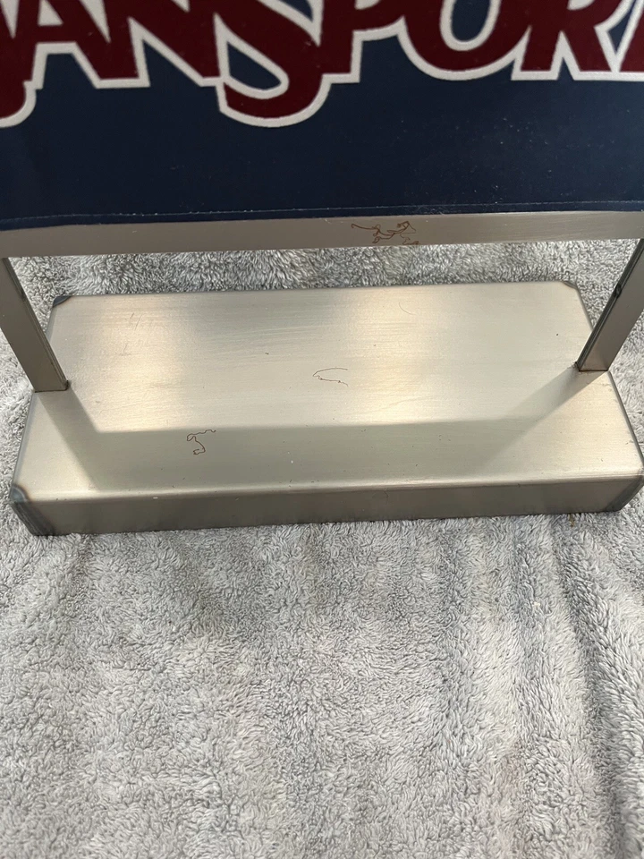 Letrero de exhibición de tienda de mochila Jansport de metal Foto 4 de 4