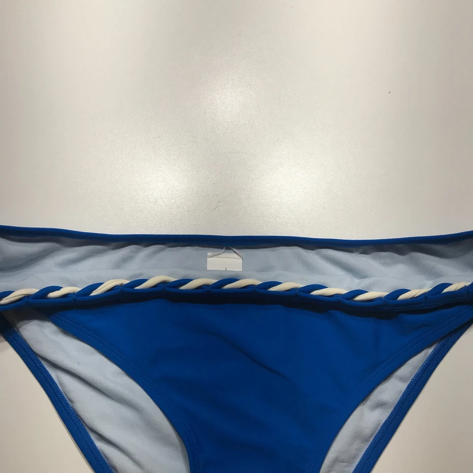 Bikini de tiro bajo azul con detalle de torsión con forro grande para mujer Foto 3 de 4