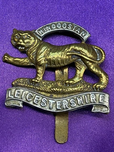 Genuine WW1/2 The Leicestershire Regiment Bimetal Cap Badge w/slider