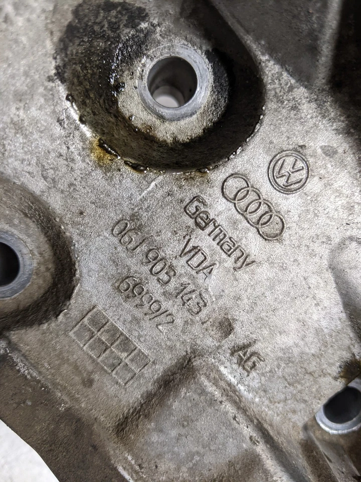 Carcasa filtro aceite motor para 09-11 Volkswagen Tiguan 2.0 06J903143AG Foto 4 de 4