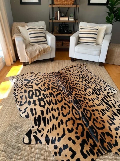 Alfombra de cuero de vaca leopardo tamaño promedio: 7,5X6,5 pies estampado de jaguar en alfombra de cuero de vaca real Foto 2 de 4