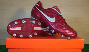 mercurial magista hypervenom