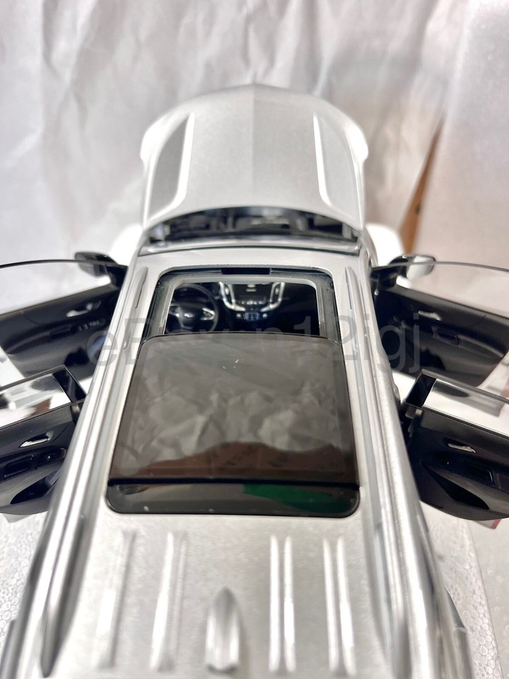 118 Scale GM Chevy Chevrolet Equinox Acadia Silver Diecast Model Car