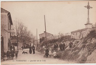 CPA 83 (Var) PIERREFEU du VAR / QUARTIER DE LA CROIX / ANIMEE
