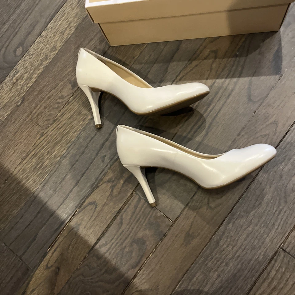 Michael Kors MK-Flex Pump Tacones Cuero Talla 6M Vainilla Nuevos en Caja Foto 4 de 4
