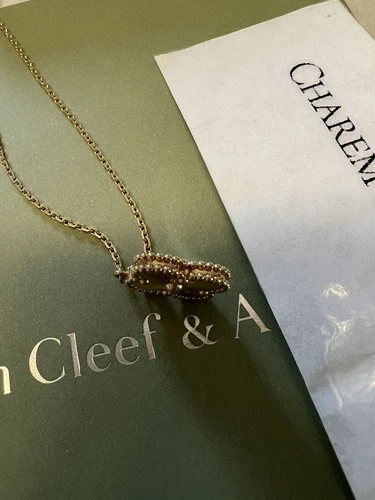 NEW! Van cleef arpels VCA Vintage 18K Yellow Gold Guilloche Pendant Necklace