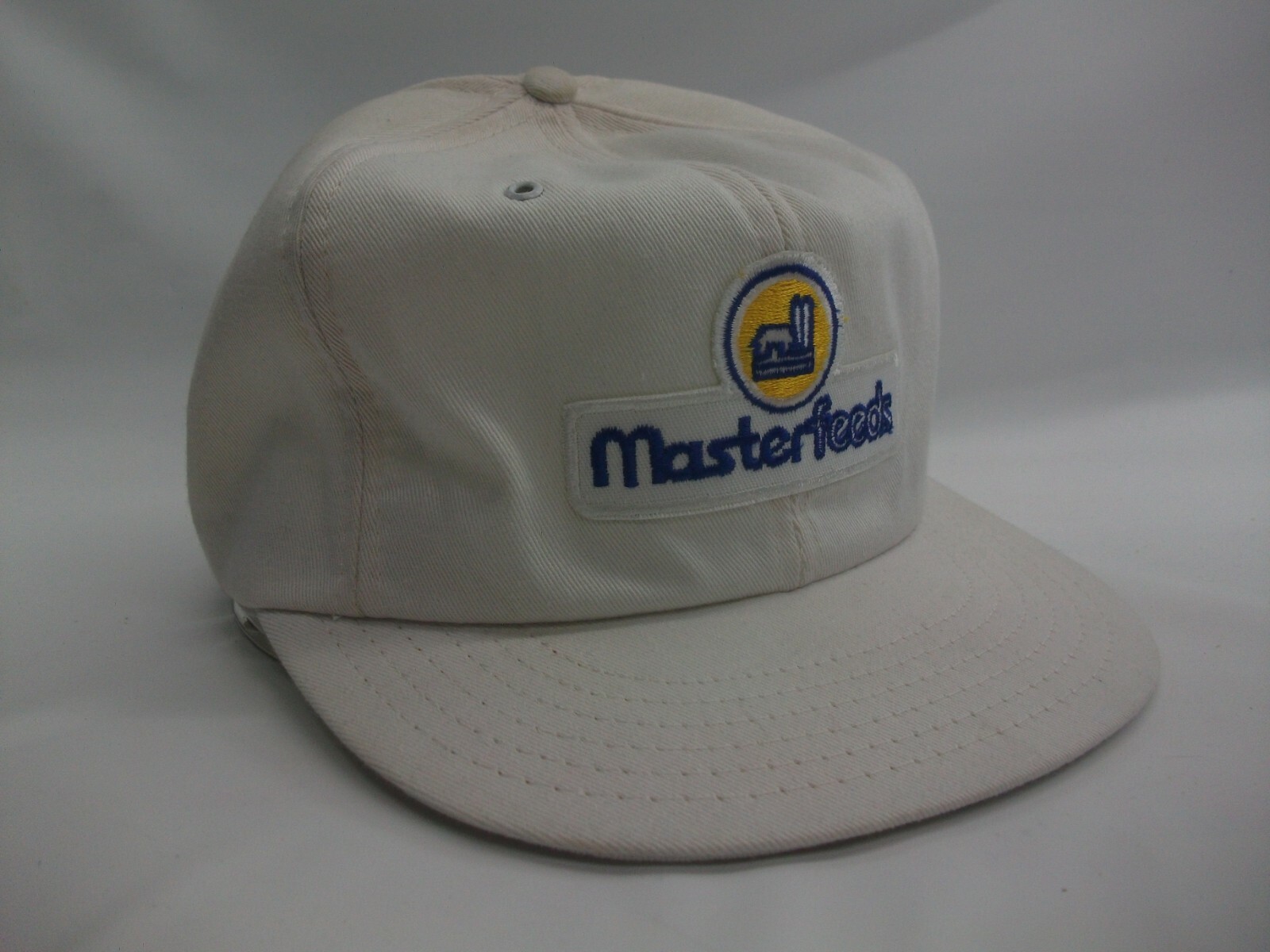 Master Feeds Patch Hat Vintage White Snapback Bas… - image 1