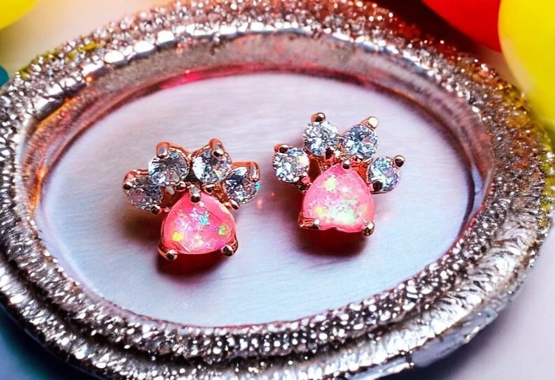 Brincos fofos com design de pata de animal com decoração de opala brilhante - Imagem 4 de 4