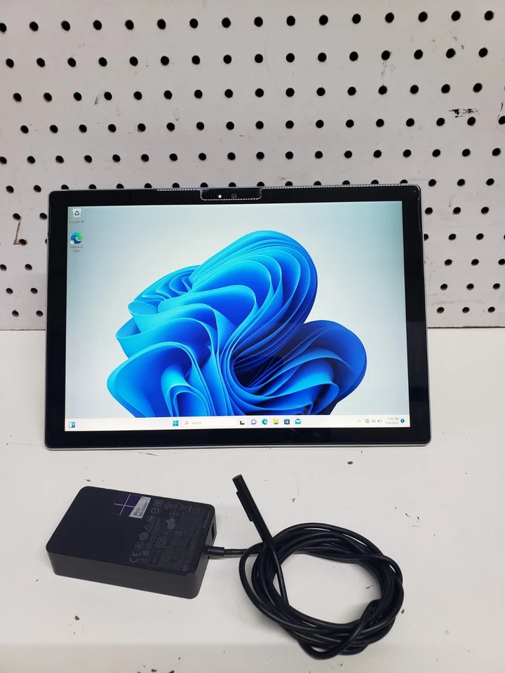 Microsoft Surface Pro 4 12.3"i5-6300U 256GB 8GB RAM Wins 11, No Keyboard  - Image 3 of 4