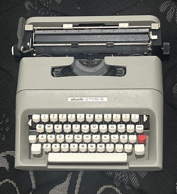 Olivetti Lettera 35 タイプライター s-l400.jpg