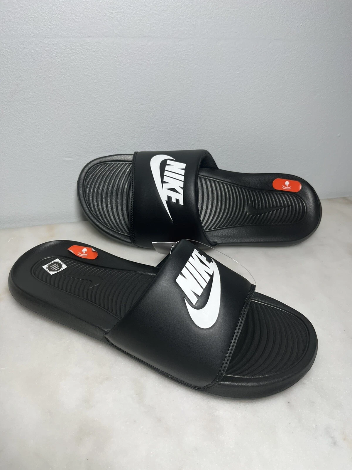 Sandali Nike Victori One Slides nero bianco CN9677 005 donna US 12