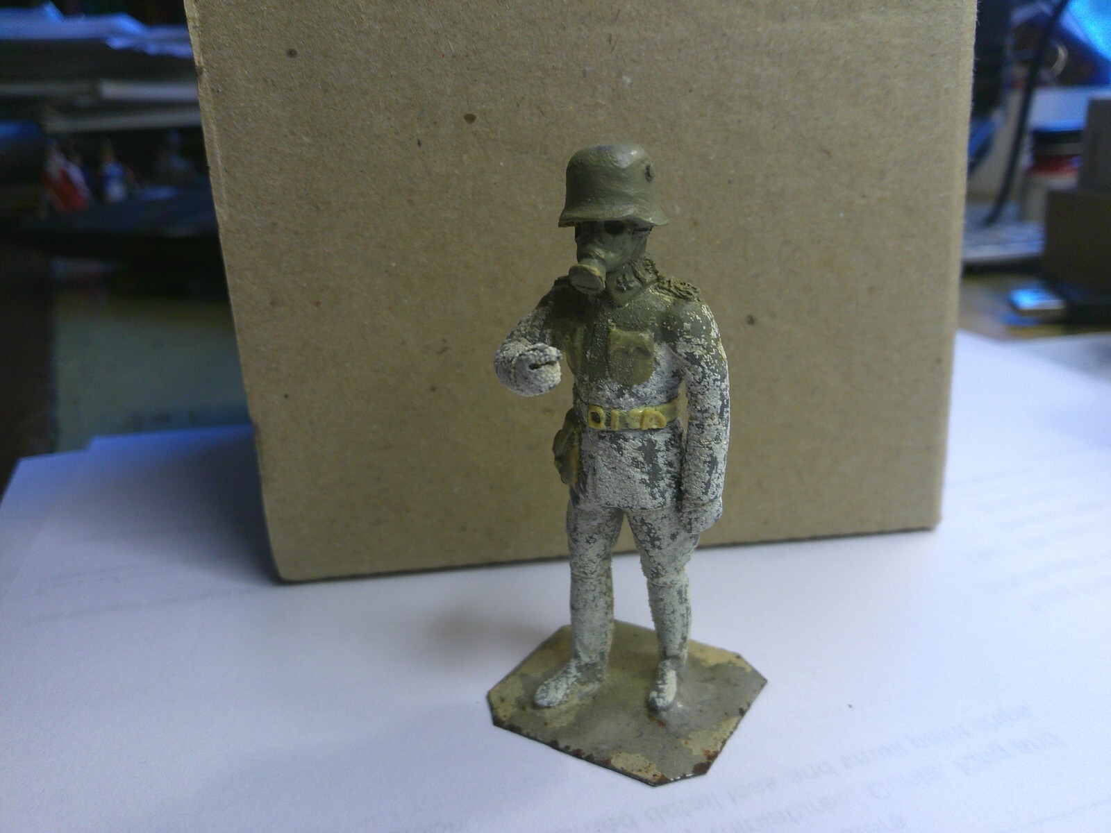 Stadden, ww1 German infantry in gas mask, unpainted lead 54mm figure