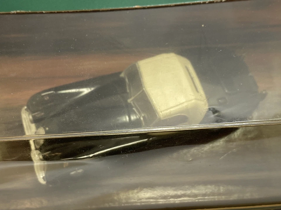 Classic Corgi Models 96060 Jaguar XK120 Soft Top Die Cast Model Car - Image 3 of 4