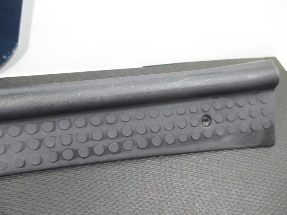 Placa de desgaste de umbral de puerta de pasajero derecho láser Plymouth 1992 Foto 4 de 4