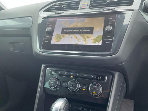 2020 Volkswagen Tiguan 2.0 TDI R-Line Tech SUV 5dr Diesel DSG 4Motion Euro 6 (s/ - Picture 8 of 20