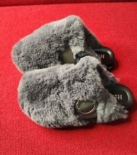 H2K Womens Faux Fur Open-Toe Slippers With Buckle Detail In Gray