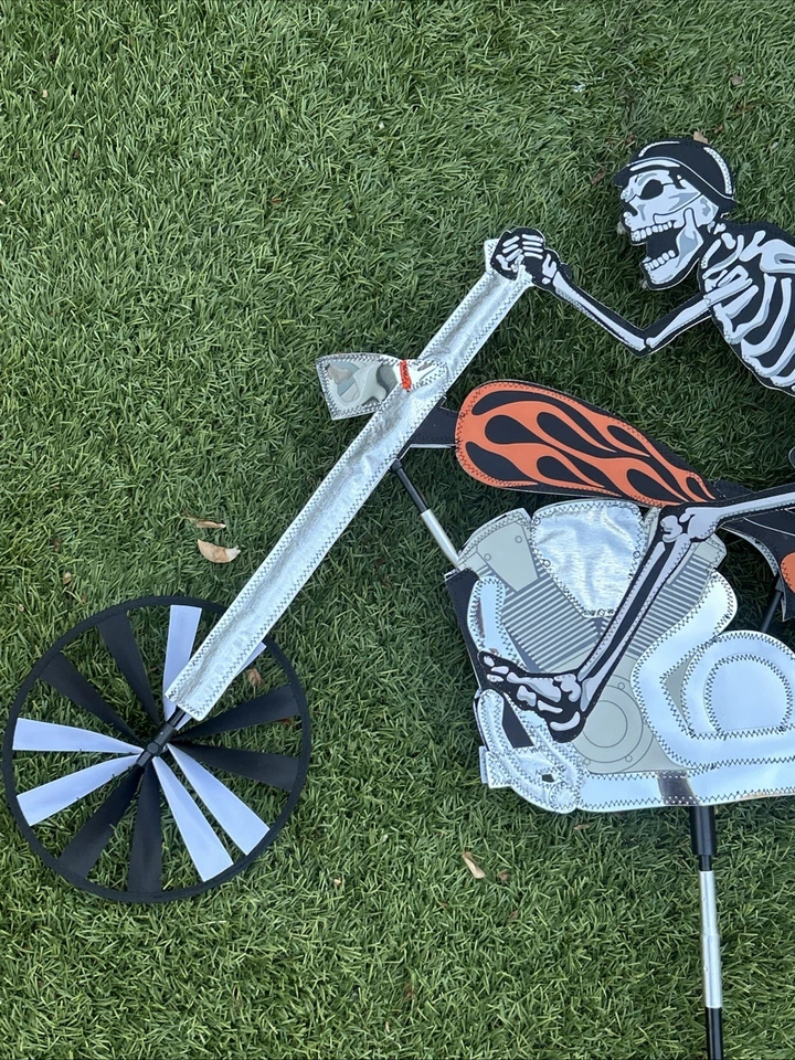 Bicicleta Skeleton on a Chopper 37", Whirligig, Estaca de Jardín de Premier Kites Foto 4 de 4