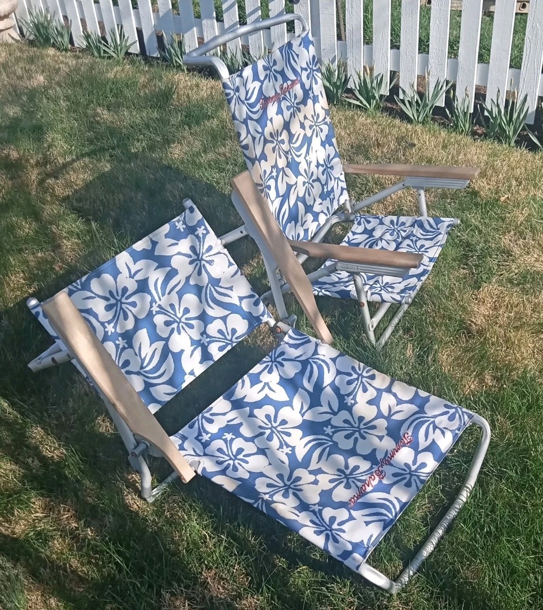 TWO functional MATCHING VINTAGE TOMMY BAHAMA WOODEN ARMREST FOLDING  CHAIRS! dt