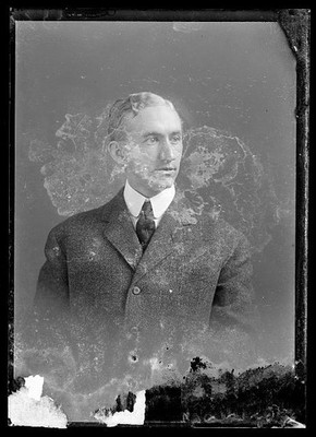 Photo:Unidentified Man Portrait in Suit c1873-c1916