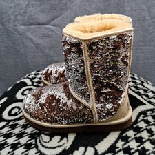 Size 7 UGG Women's Classic Short Sparkles Boots D15