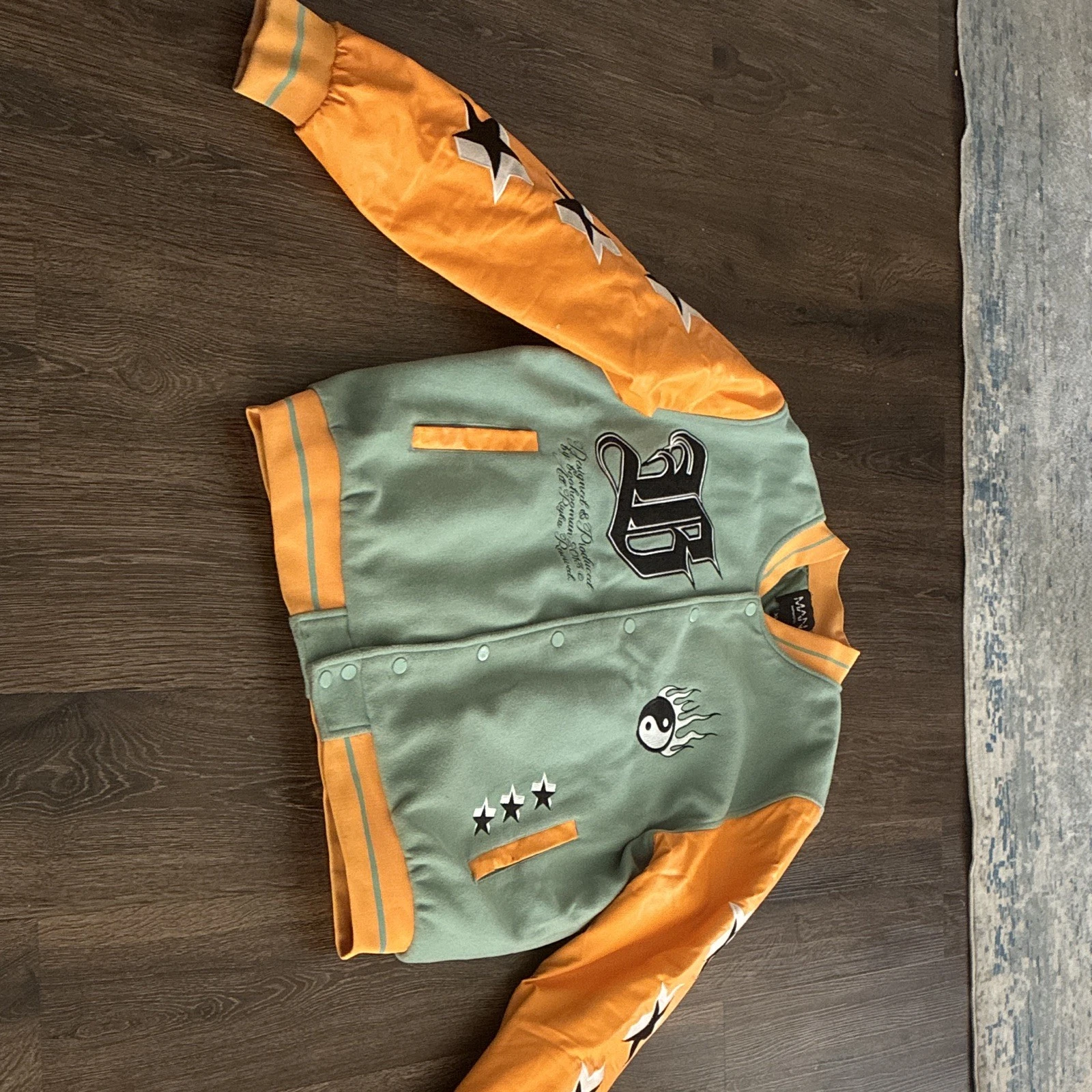 boohooMAN Men’s XL Green/Orange Varsity Jacket Snap Front Embroidered Stars - product detail image 2