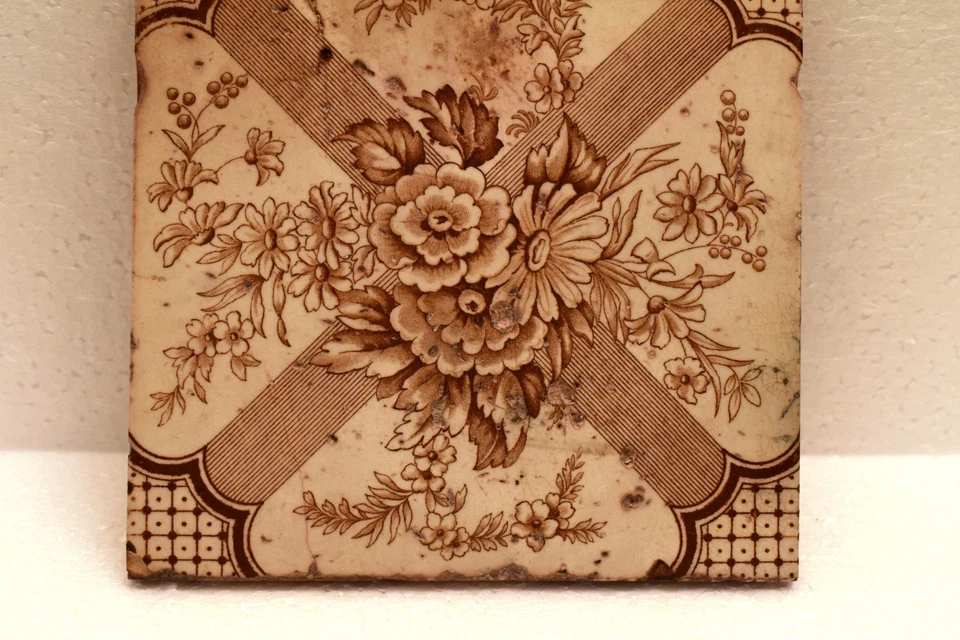 Azulejo antiguo Alfred Meakin Inglaterra marrón floral transferware época victoriana Foto 2 de 4