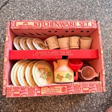Vintage 1988 Chilton Globe Strawberry Shortcake Plastic Tea Set
