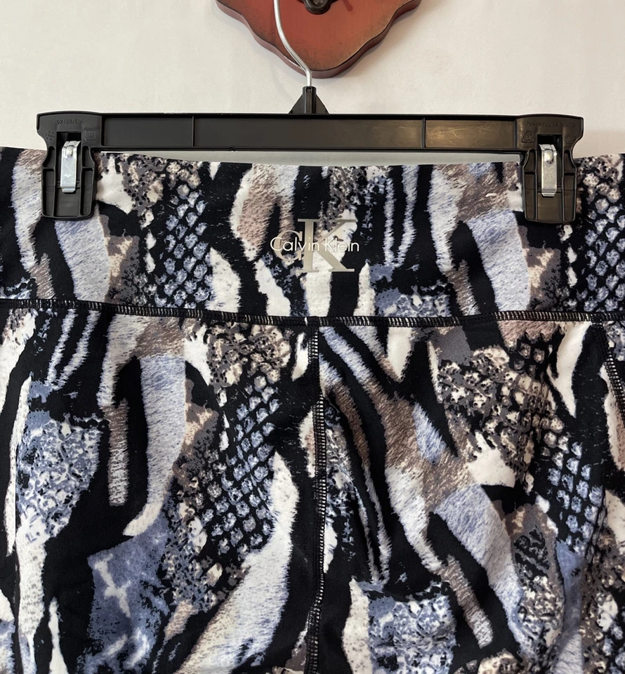 Shorts de motociclista Calvin Klein feminino XL estampa animal bolso lateral pull-on! A2785 - Imagem 4 de 4