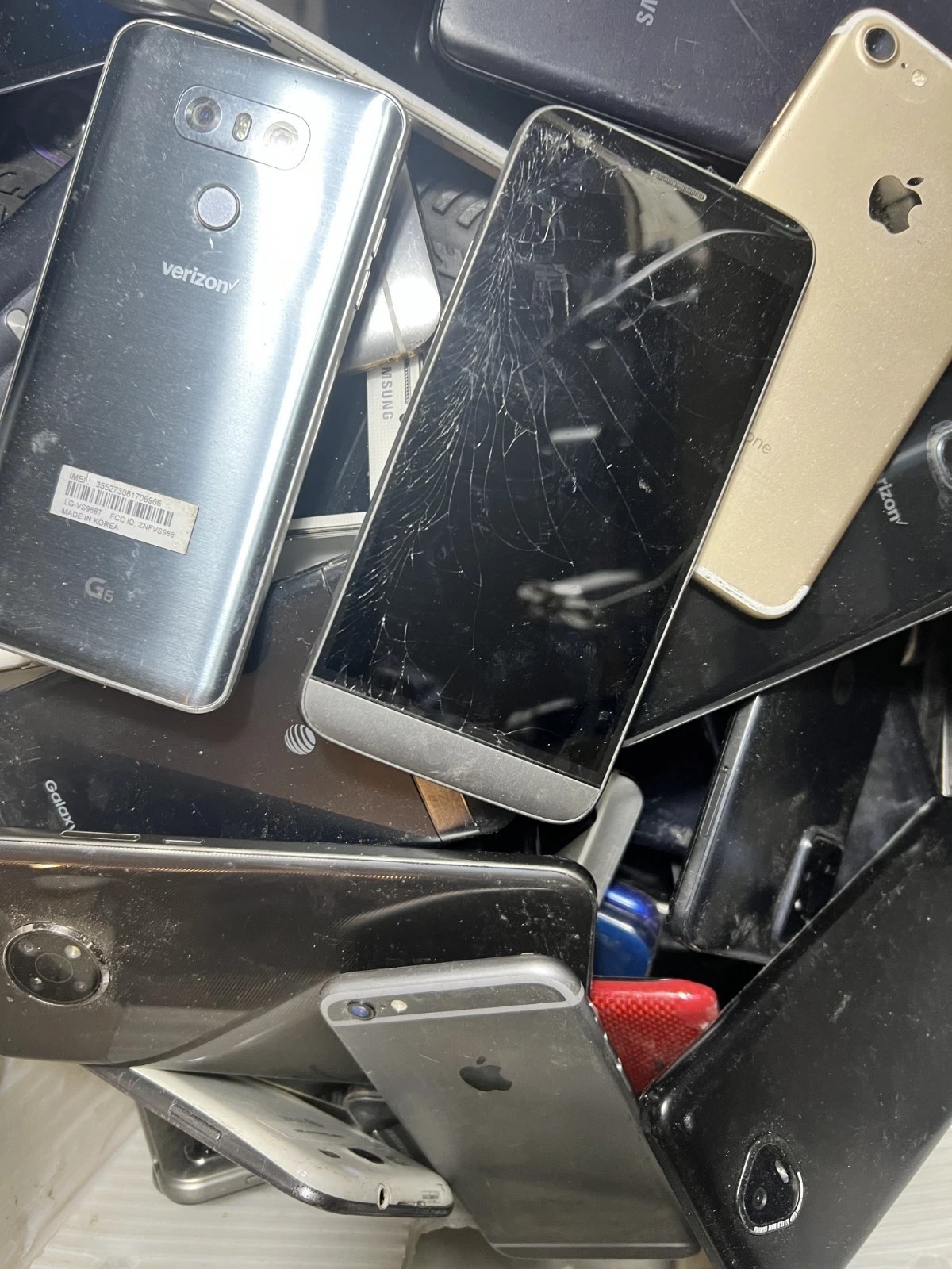 Lot of Assorted Smart Phones For Parts/Repair/Trade-In/Gold Recovery ...