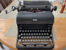 Vintage Royal Manual Typewriter thumbnail