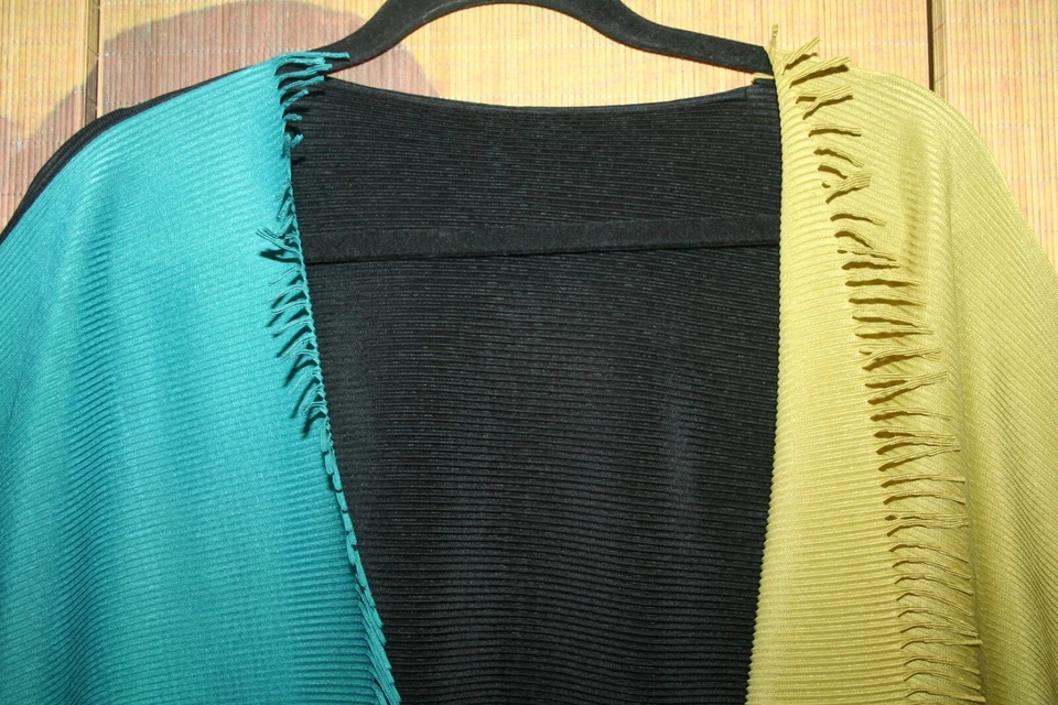 THANNY Stunning Long Plissé Throwover OSFA Block Colour Fringed Dressy Coverup - Image 4 of 4