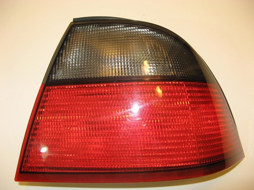 99 00 01 1999 2000 2001 SAAB 9-5 Right passenger-side RH OEM Outer TAIL LIGHT