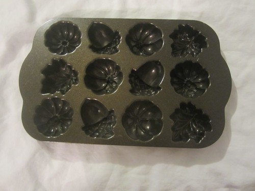 Nordic Ware Autumn Delights Mini Cake Pan Cakelet Pumpkin Acorn Halloween Fall - Picture 2 of 2