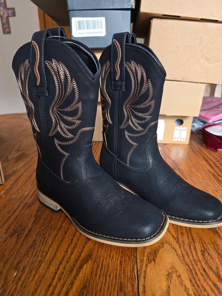Rollda Size 2- Cowboy Boots