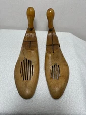 2 WOOD SHOE TREES Miller 82 Walk Over 83 Stay Stretcher Form Hinged Wooden VTG