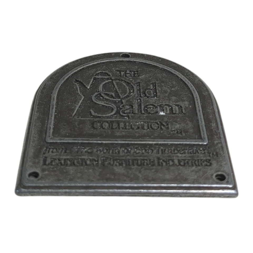 Placa de identificación con logotipo de la colección Lexington The Old Salem emblema 2" x 1,75" Foto 2 de 4