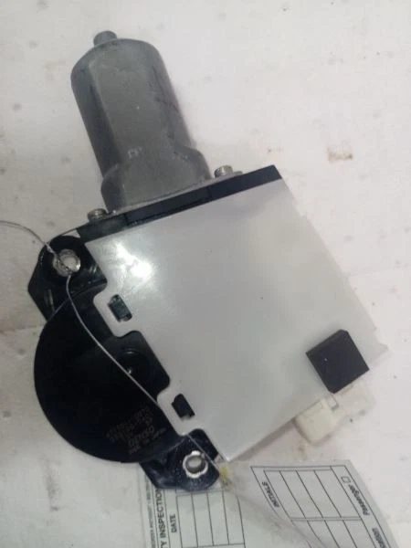 2007-14 GM SUV Sunroof Motor from 2013 GMC Yukon Denali 10300706 - Image 2 of 4