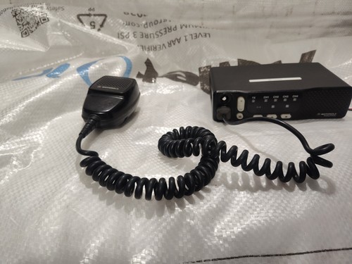 Motorola M1225 VHF 150-174 MHz 20 Channel 45 Watt (Complete Kit) - Picture 5 of 15