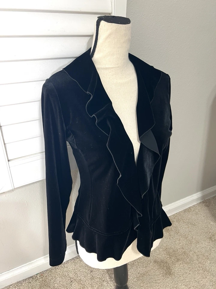Chaqueta Chico’s Negra Terciopelo Frente Abierto Talla 0 S Clásica Cachicho Volantes Para Mujer Foto 3 de 4