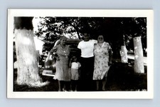 Old Vintage Photo MAN WOMEN AND GIRL BY CLASSIC CAR FOUND PHOTOGRAPH