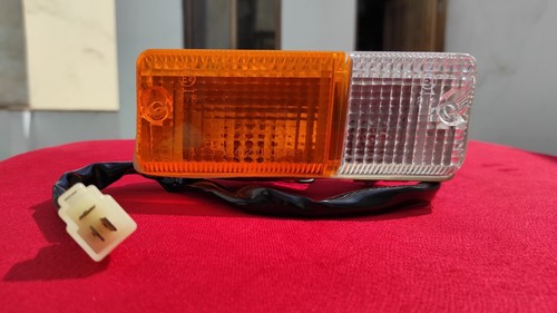 NOS 79 - 85 Mitsubishi L200 Triton Right Front Bumper Lamp Turn Signal Light RH - Picture 6 of 12
