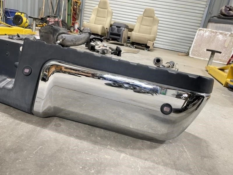 08 Ford F450 Super Duty USADO para-choque traseiro cromado com sensores de assistência de estacionamento - Imagem 4 de 4