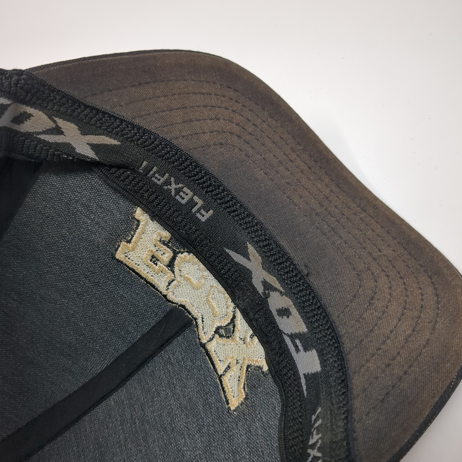 Fox Fitted Baseball Hat Black Medium Embroidered … - image 8