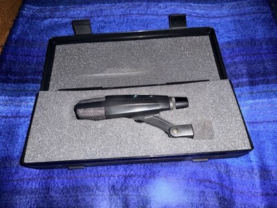 SENNHEISER 421 II WITH UNIQUE SENNHEISER MOUNT!